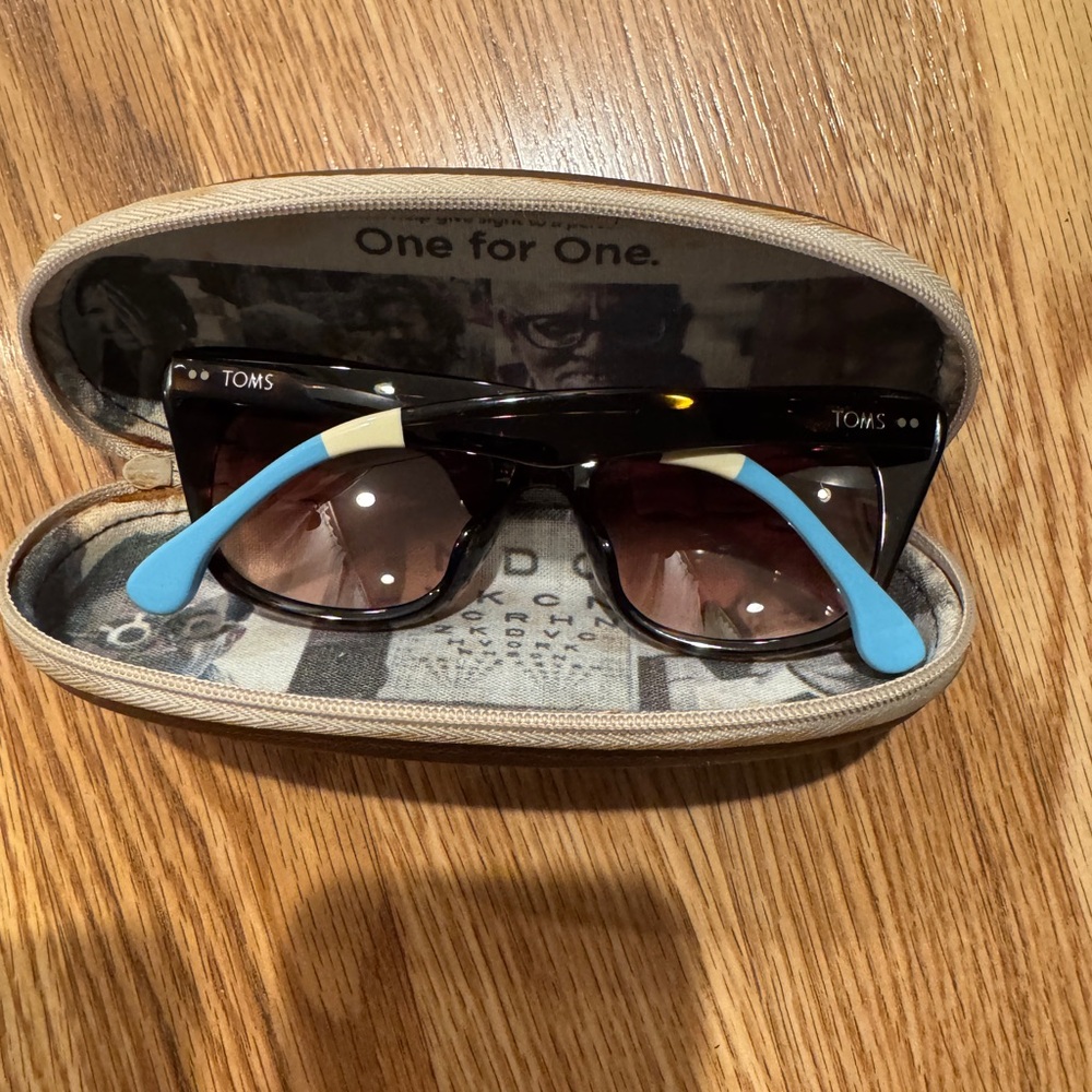 Toms Kitty Brown Tortoise Sunglasses - Picture 2 of 11